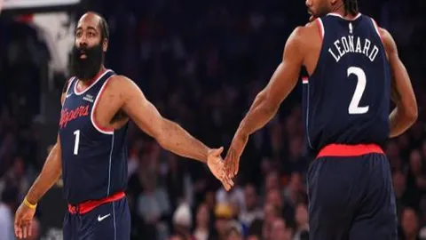 詹姆斯狂扫42分17篮板8助攻，库里献出37分，助队夺四冠佳绩